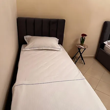 Ajlin's Lungomare Apartment